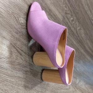 Urban outfitters Lavender Mule size 8